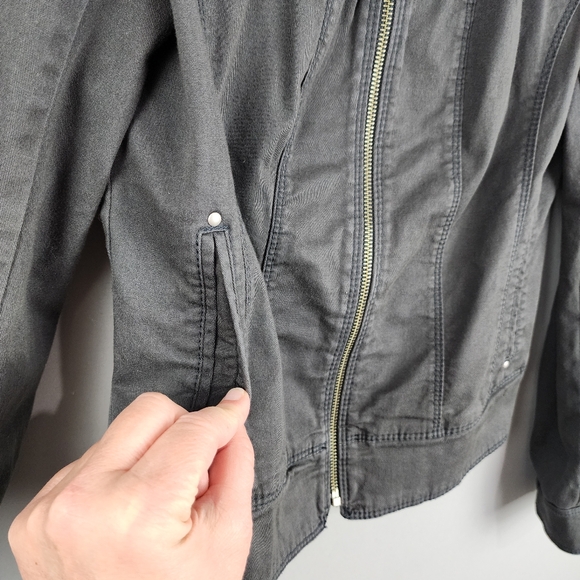 Express Black Utility Moto Jacket with Classic Collar and Fitted Silhouette Sz 6 - Picture 5 of 11